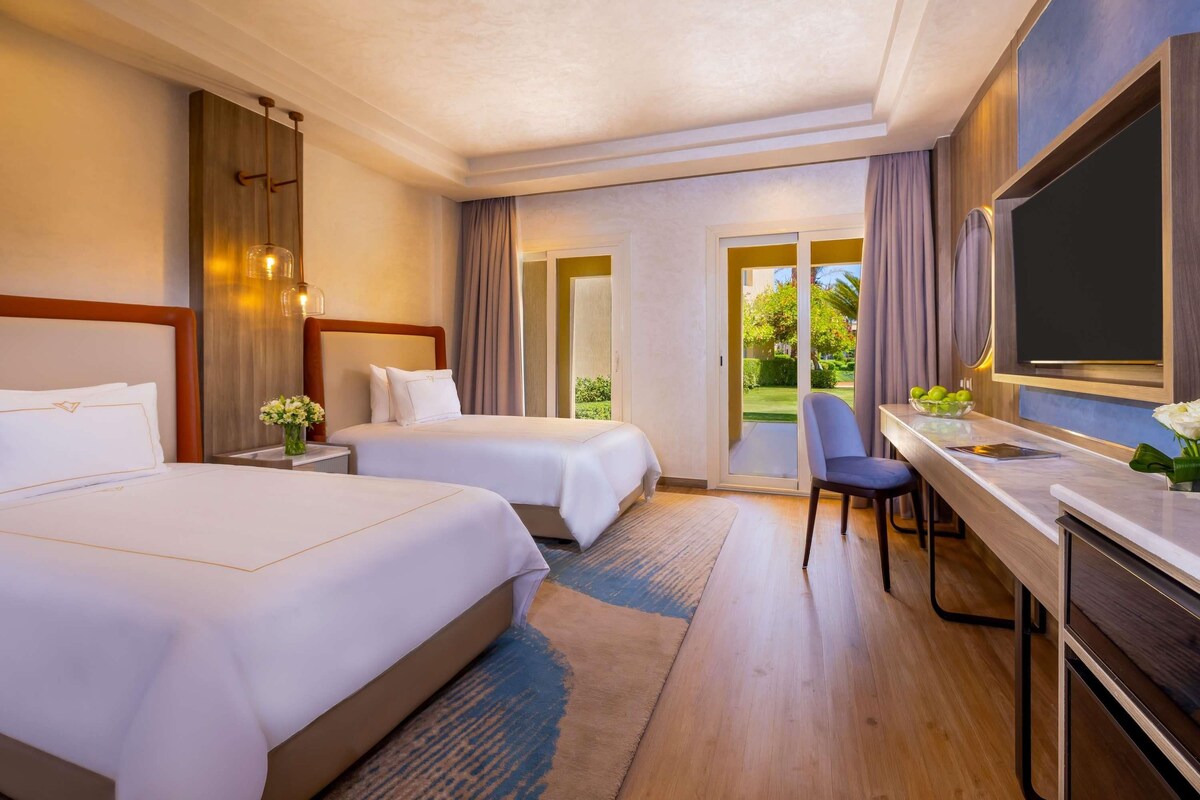 Free minibar, in-room safe, blackout curtains, soundproofing