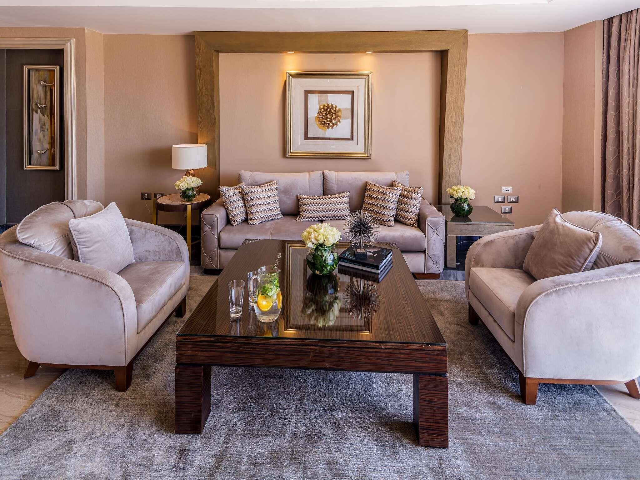 Free minibar, in-room safe, blackout curtains, soundproofing