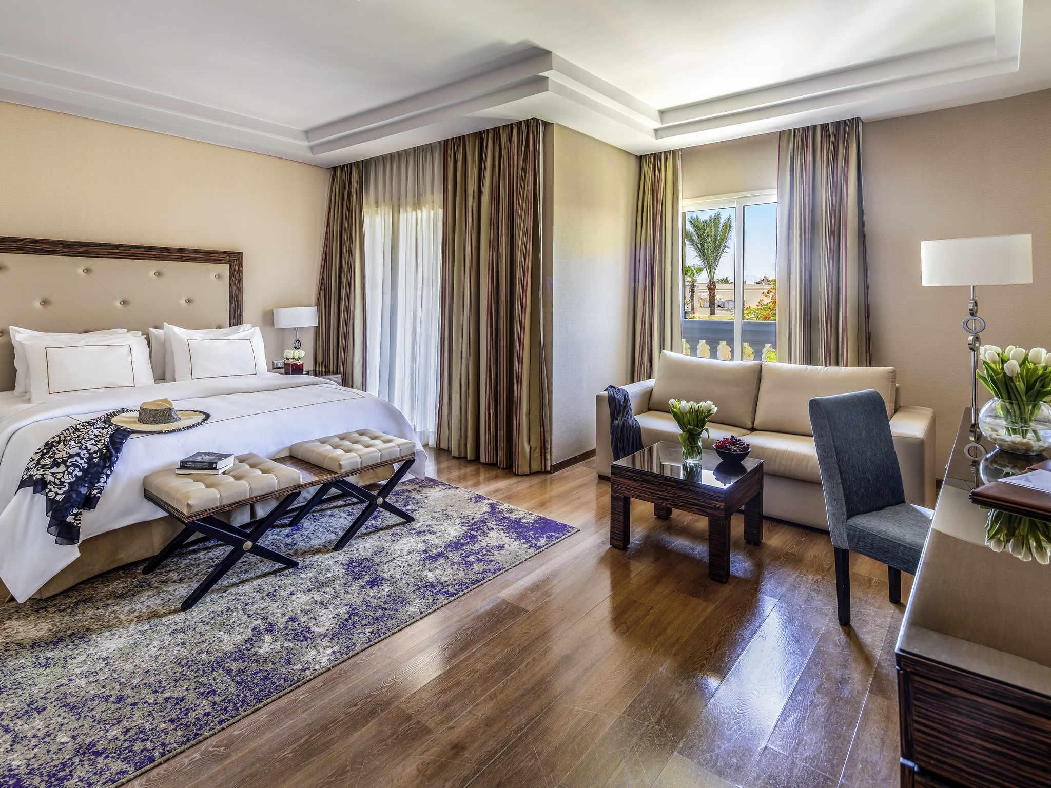 Deluxe Room Aqua King Bed | Free minibar, in-room safe, blackout drapes, soundproofing