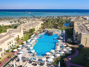 12 bars/lounges, 4 poolside bars, swim-up bar, beach bar