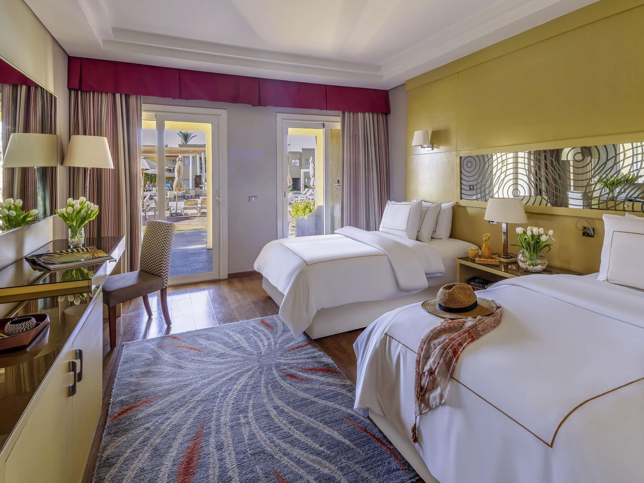 Superior Room Twin Bed | Free minibar, in-room safe, blackout drapes, soundproofing