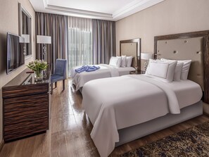 Superior Suite Aqua | Minibar con artículos gratuitos, caja fuerte, cortinas opacas