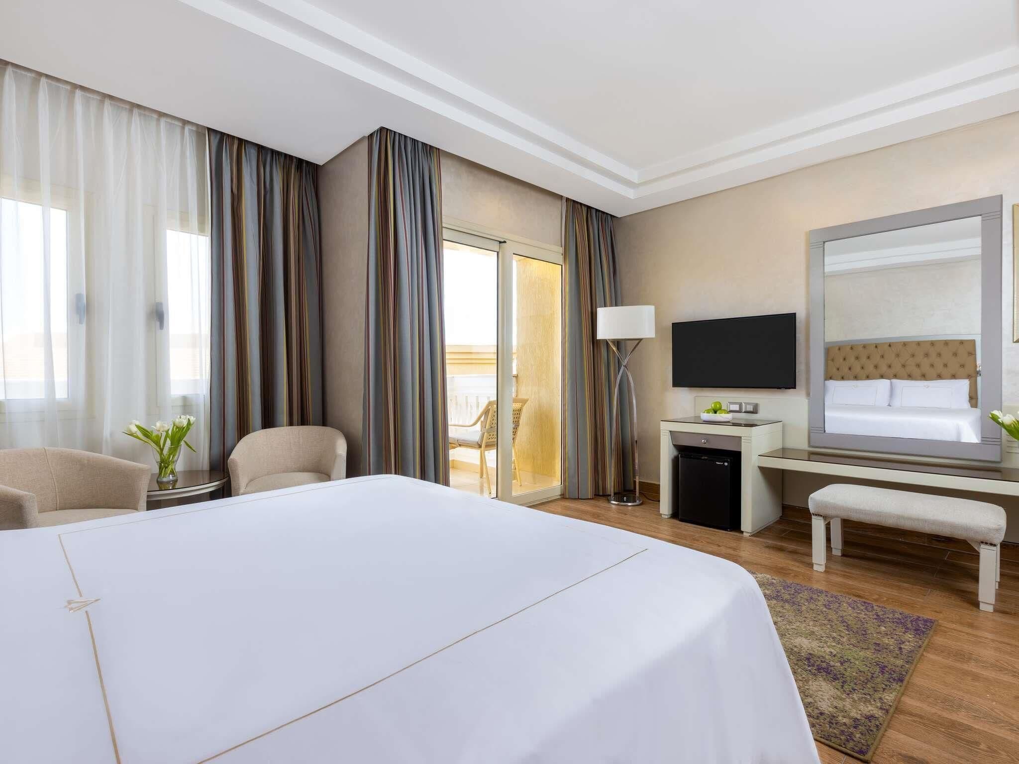 Superior Room Aqua King Bed | Free minibar, in-room safe, blackout drapes, soundproofing