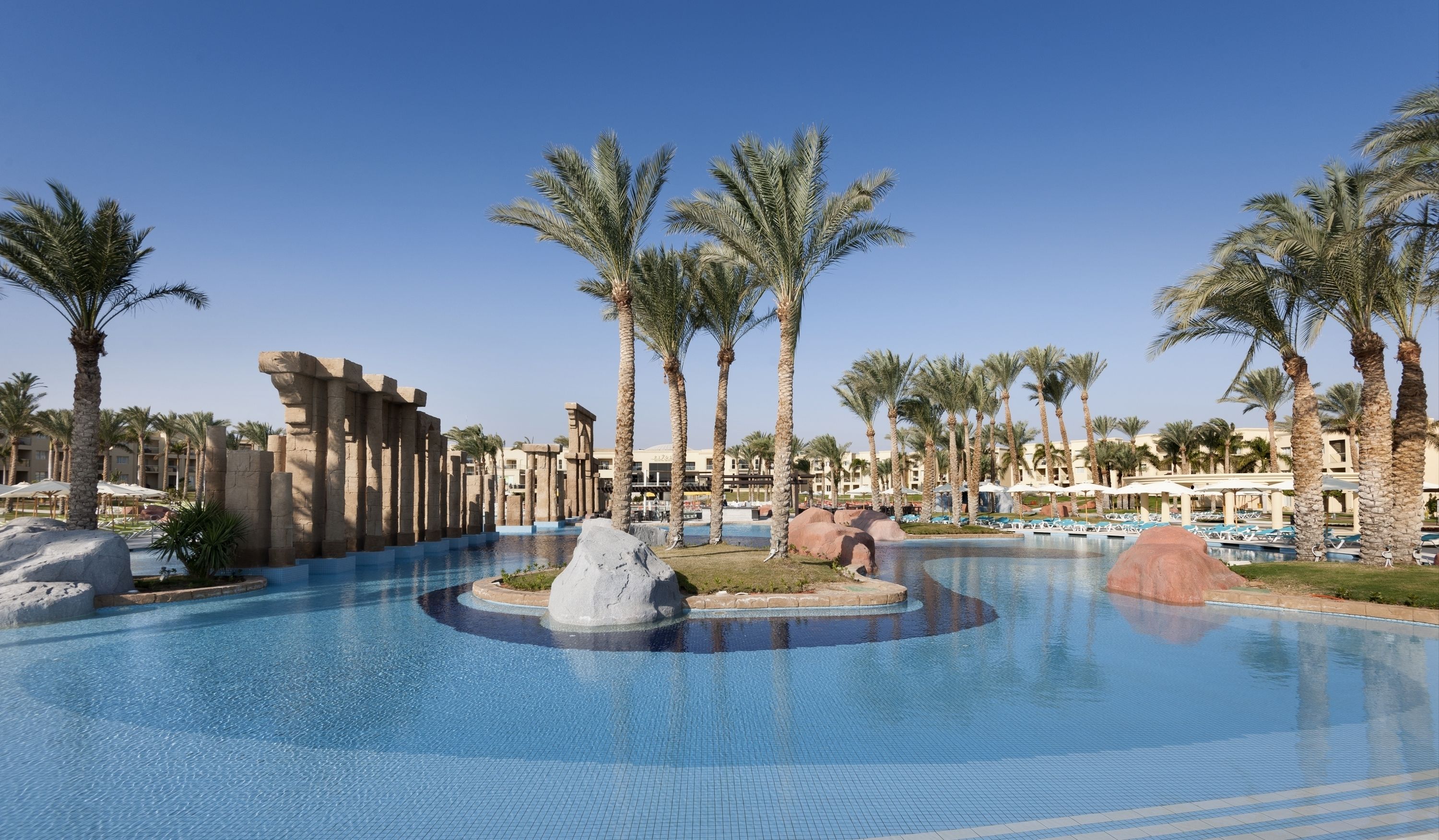 Indoor pool, 8 outdoor pools, pool umbrellas, pool loungers