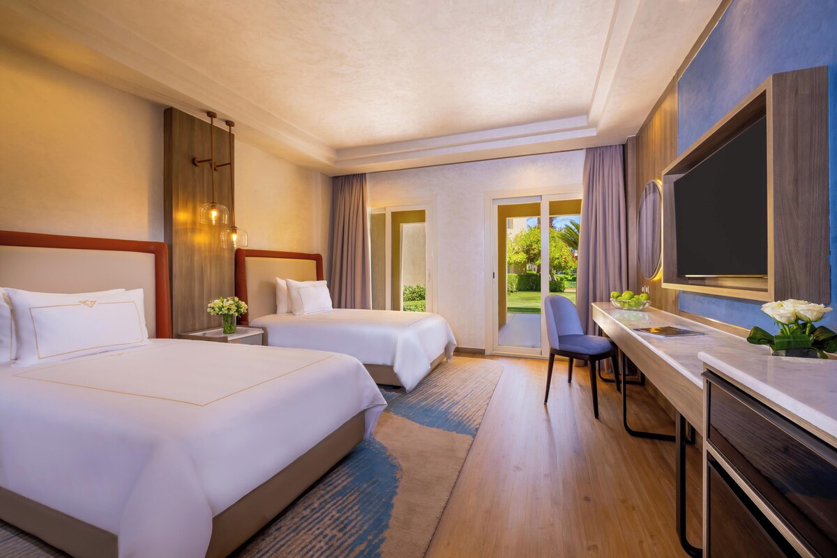Superior Room Twin Bed | Minibar (free items), in-room safe, blackout drapes, soundproofing