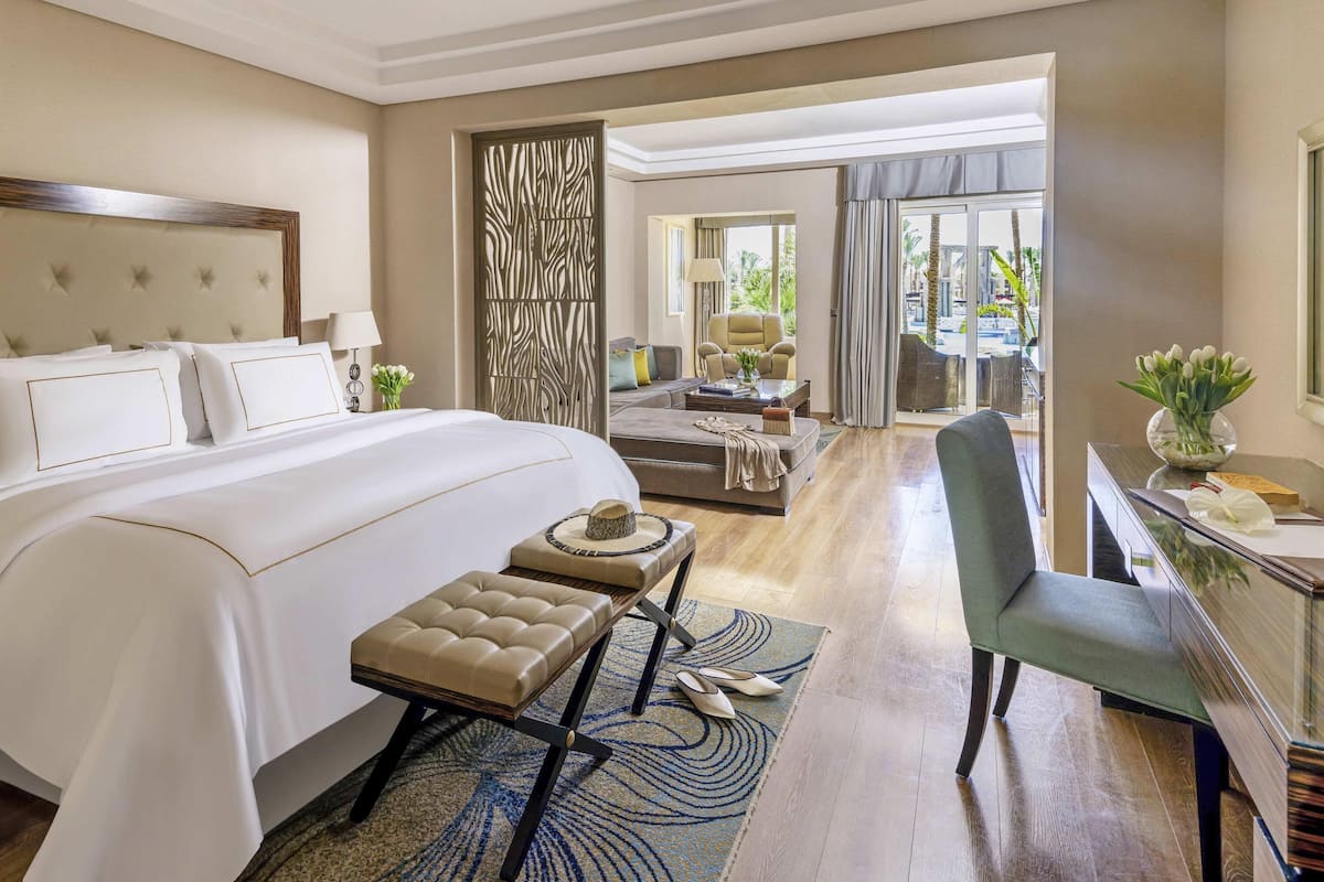 Junior Suite, 1 King Bed | 1 bedroom, free minibar, in-room safe, blackout drapes