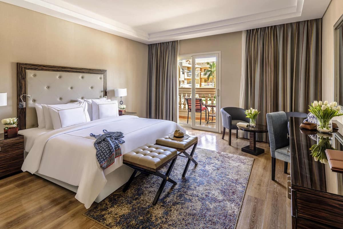 Deluxe Suite Aqua | Free minibar, in-room safe, blackout drapes, soundproofing