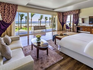 Superior Villa, 1 King Bed | Free minibar, in-room safe, blackout drapes, soundproofing