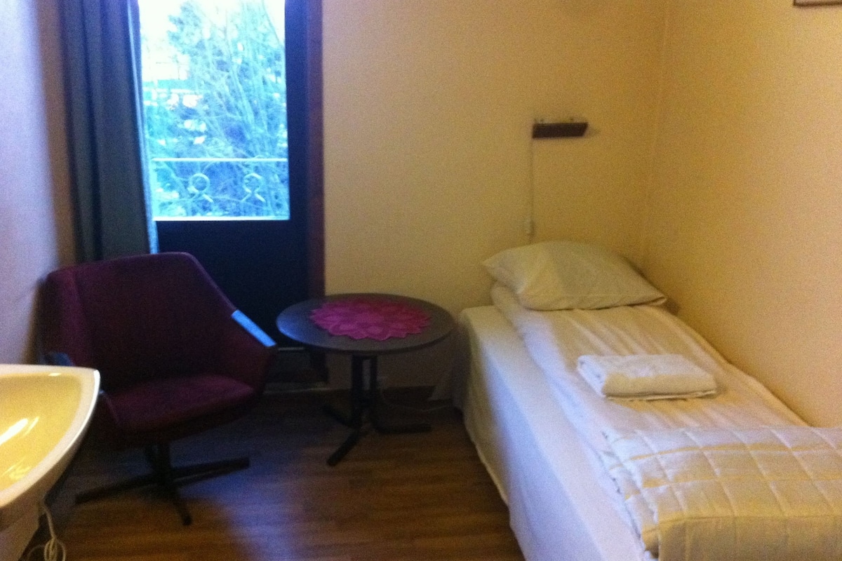 Single Room | Rollaway beds (surcharge), WiFi (free), bed sheets