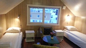 Twin Room | Rollaway beds (surcharge), WiFi (free), bed sheets - Gullhaugen Pensjonat (Harstad)
