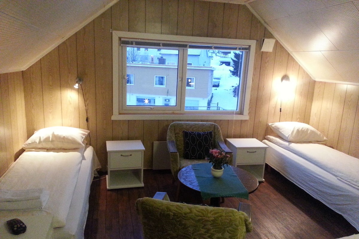 Habitación con 2 camas individuales | Camas extra, wifi gratis y ropa de cama