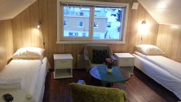 Habitación con 2 camas individuales | Camas extra, wifi gratis y ropa de cama