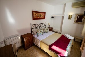 Free WiFi, bed sheets - Pensión El Portillo (Córdoba)