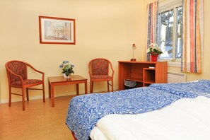 Standard Double Room | 1 bedroom, individually decorated, individually furnished - Källviken Semesterby (Stromstad)