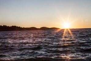Private beach nearby, beach volleyball - Källviken Semesterby (Stromstad)