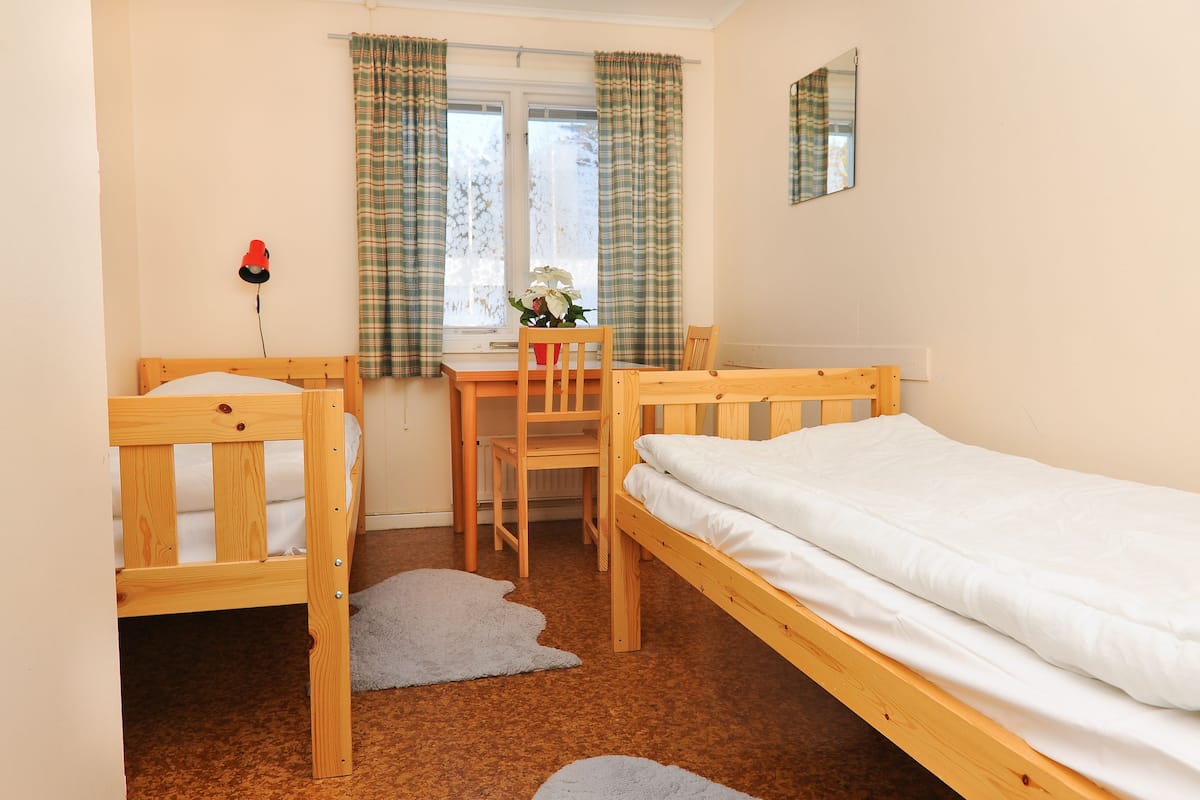 1 bedroom, individually decorated, individually furnished