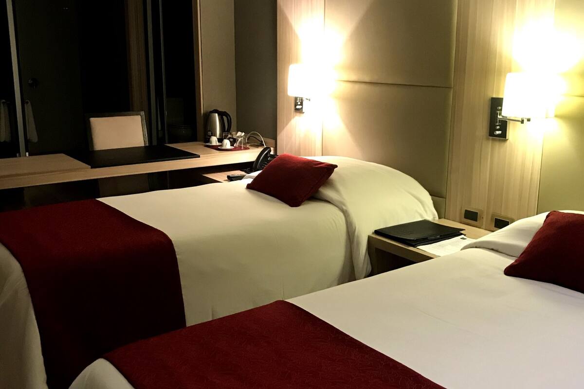 standard twin room, non smoking | 1 bedroom, minibar, in-room safe, desk