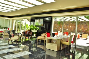 Lobby sitting area - Savoy Hotel Encarnación (Encarnacion)