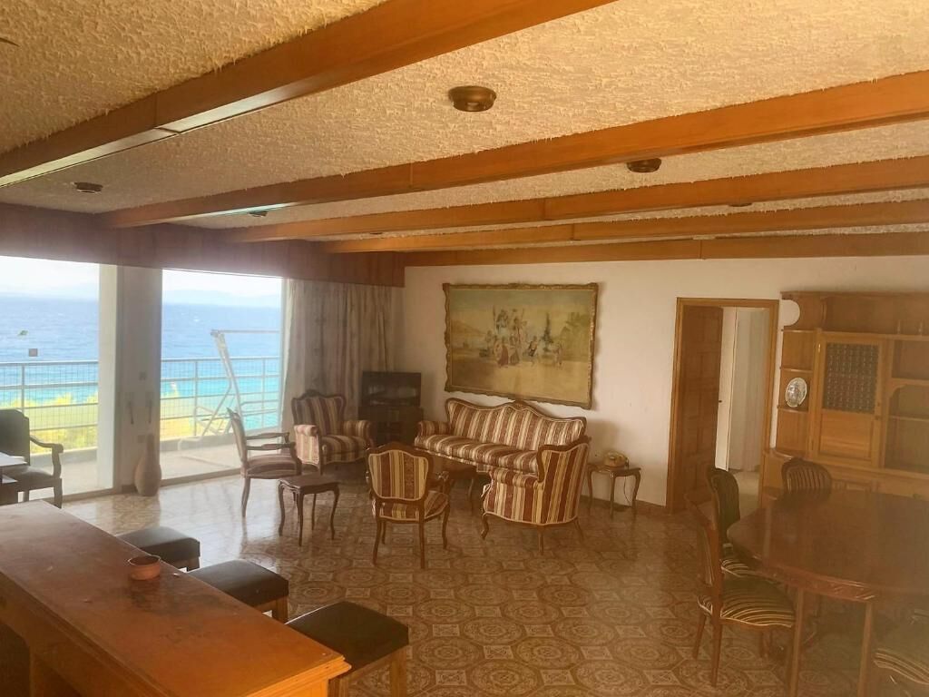 شقة ديلوكس | منطقة المعيشة | تلفزيون بشاشة مسطحة