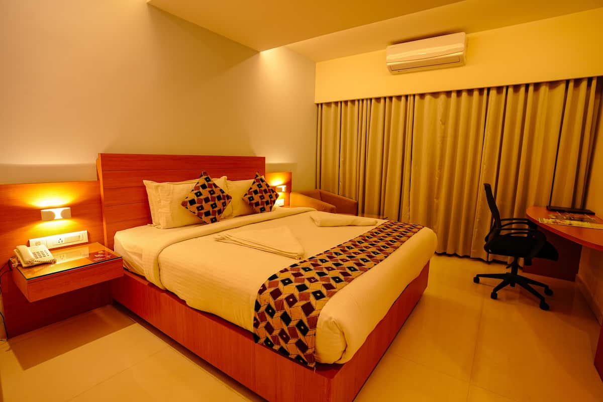 In-room safe, desk, laptop workspace, soundproofing