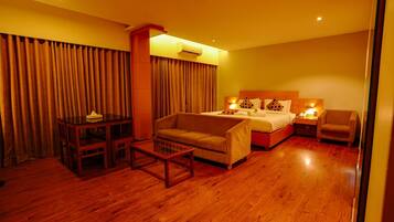 プレミアム ダブルルーム | セーフティボックス (室内)、デスク、ノートパソコン用作業スペース、防音設備