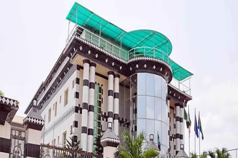 Royalview Hotel And Suites