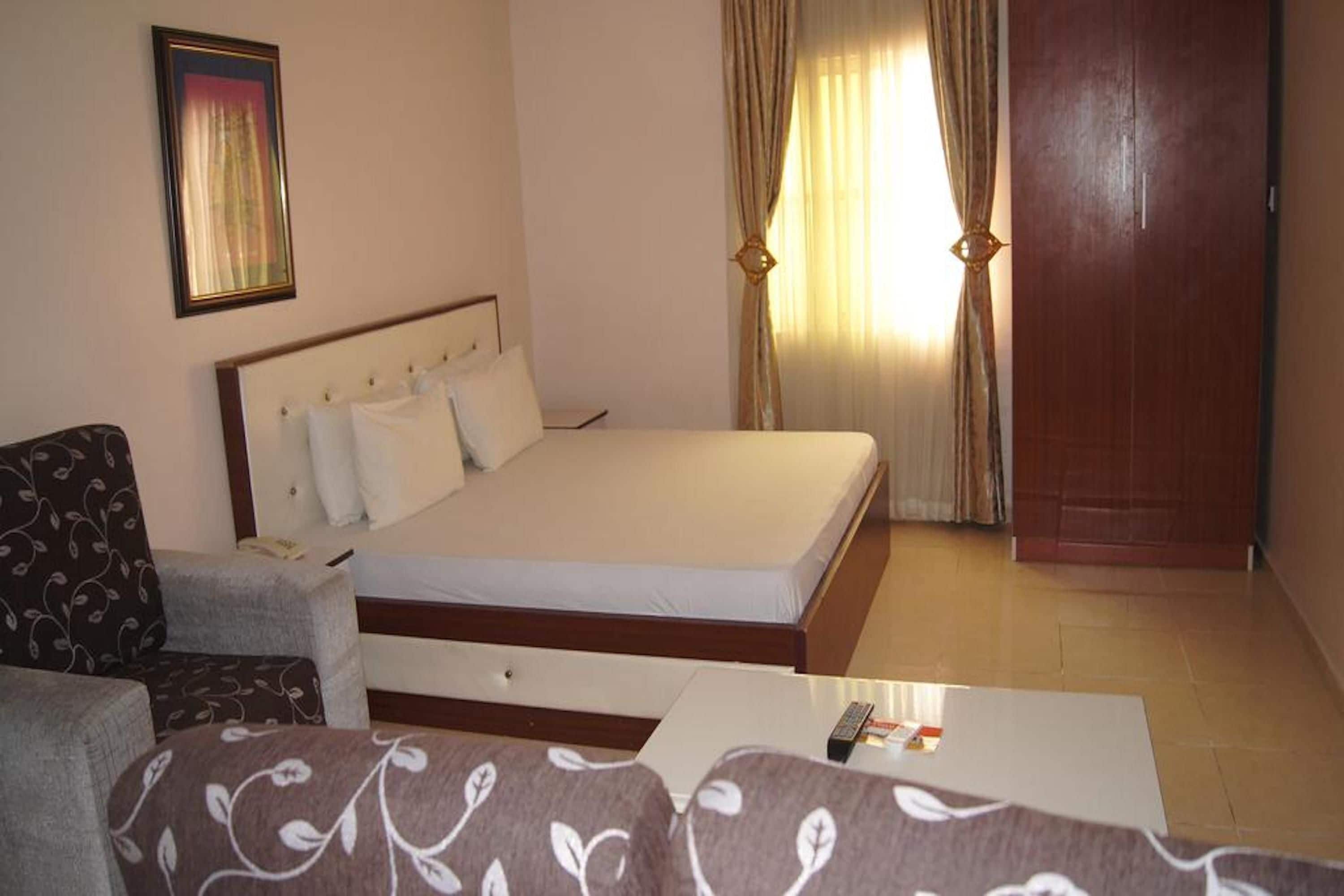 presidential suite, 2 bedrooms | desk, laptop workspace, free wifi, bed sheets