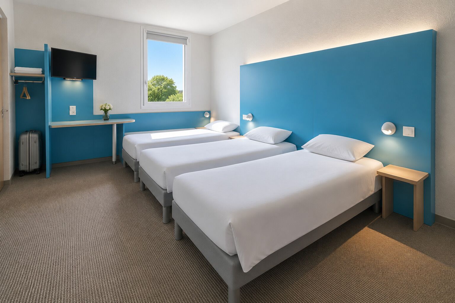 Chambre Triple | Literie de qualité supérieure, bureau