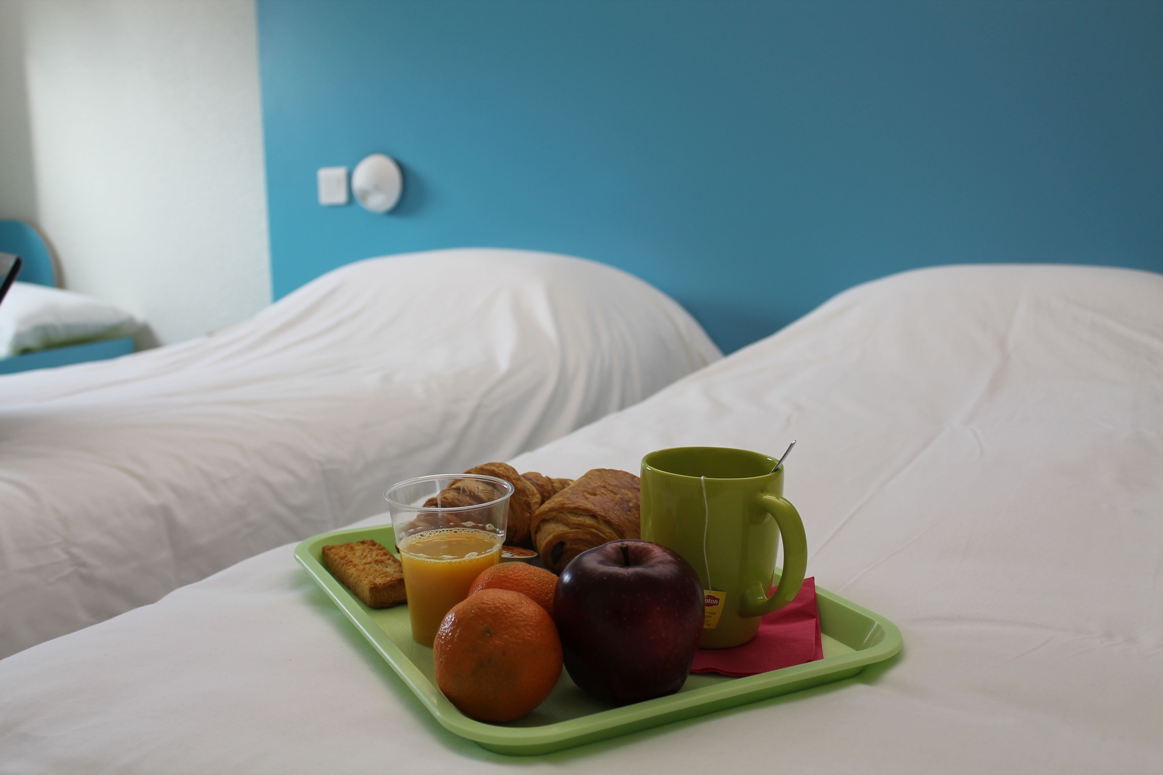 1 bedroom, premium bedding, desk, laptop workspace