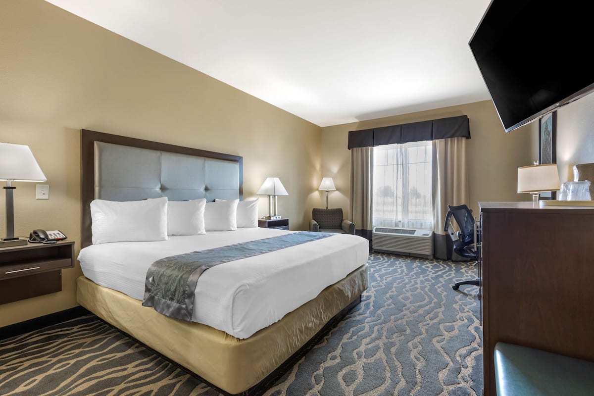 Premium bedding, pillowtop beds, in-room safe, desk