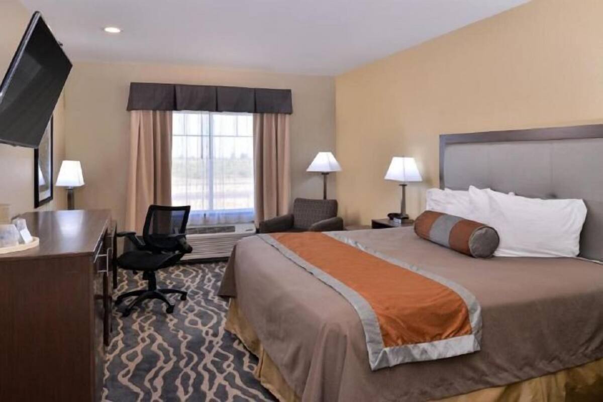 Premium bedding, pillow-top beds, in-room safe, desk