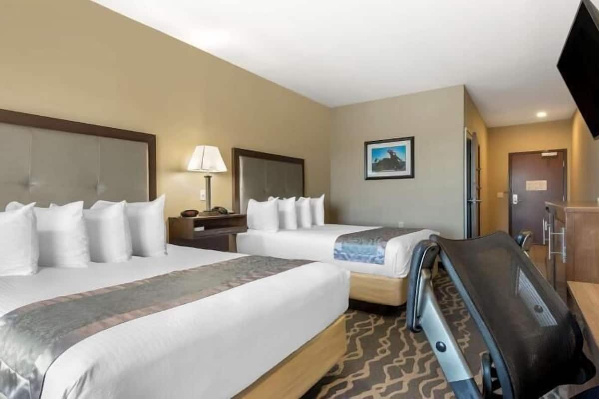 Premium bedding, pillowtop beds, in-room safe, desk