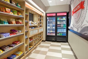 Snack bar - Hampton Inn & Suites Minneapolis / Downtown (Minneapolis)
