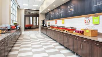 Ilmainen päivittäinen buffetaamiainen