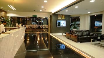 Coin salon dans le hall