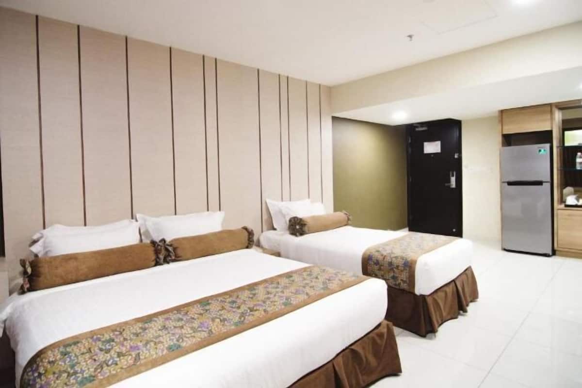 Minibar, in-room safe, desk, blackout drapes