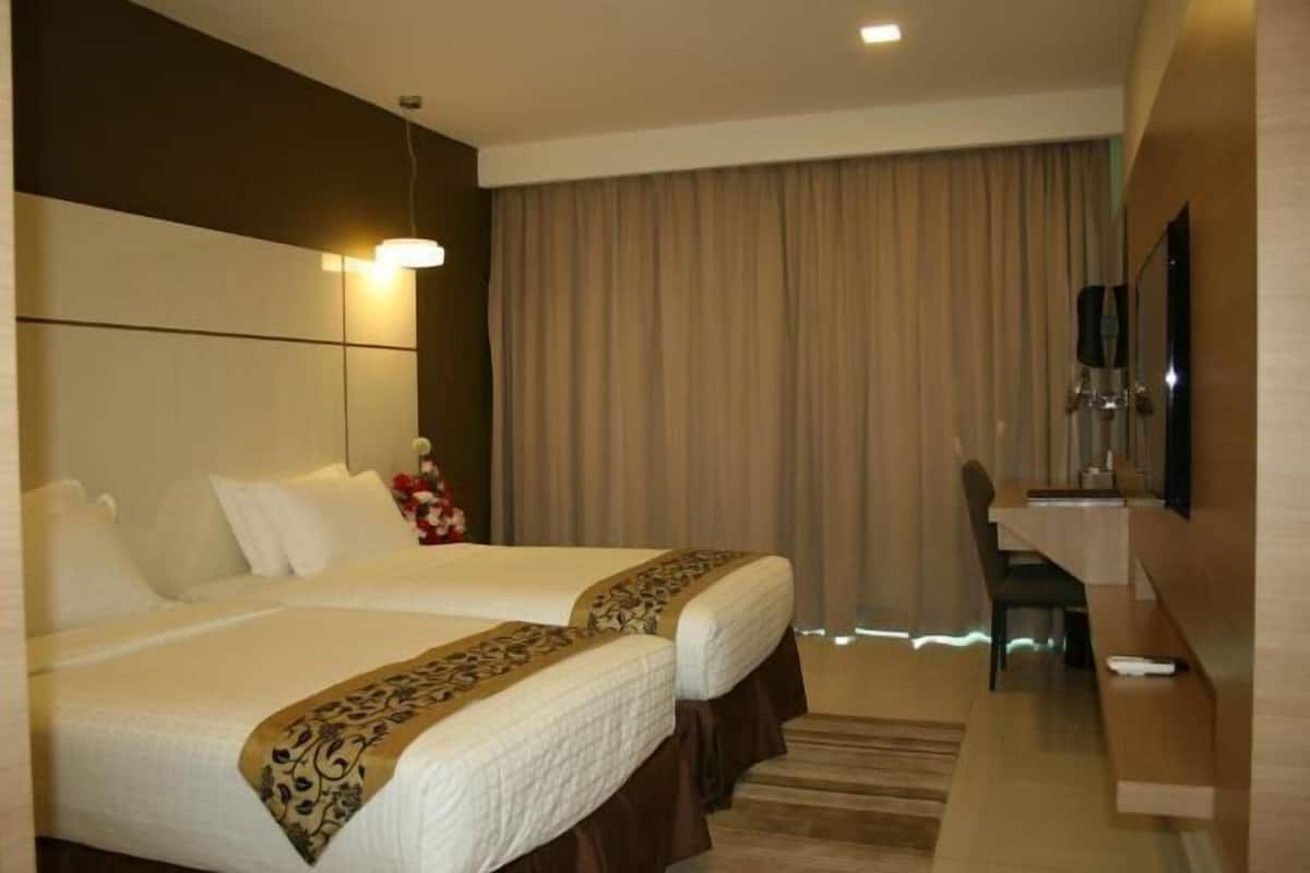 Minibar, in-room safe, desk, blackout drapes