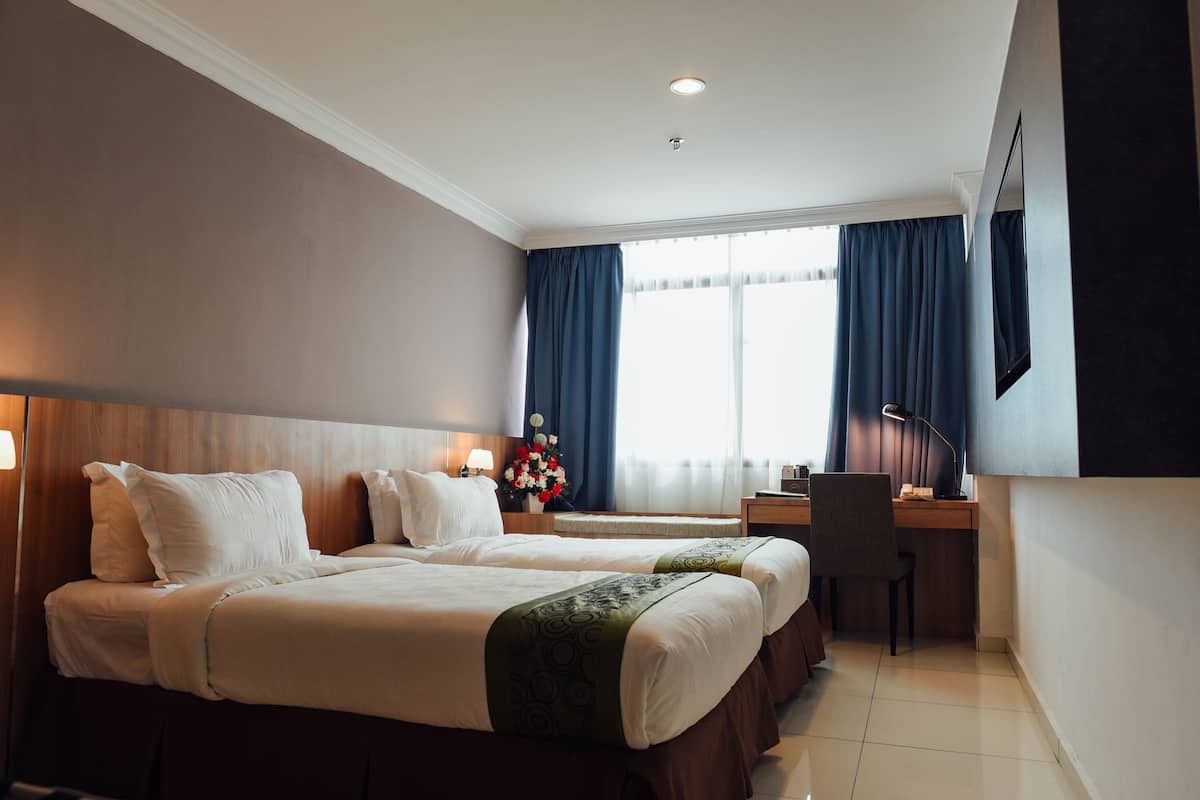 Standard Twin Room, 2 Single Beds | Minibar, in-room safe, desk, blackout curtains