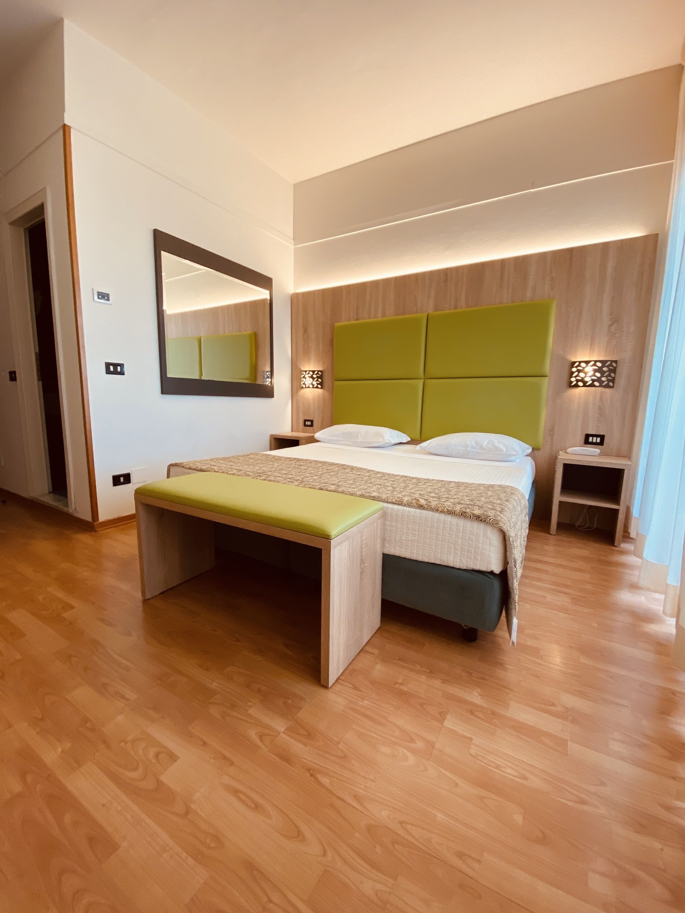 In-room safe, desk, WiFi (free), bed sheets