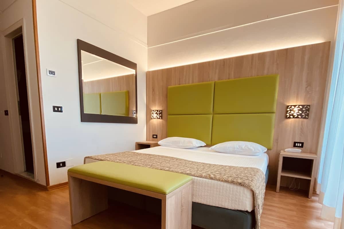 In-room safe, desk, free WiFi, bed sheets