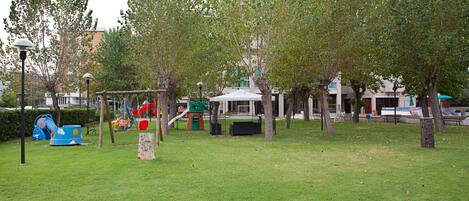 Children’s play area – outdoor