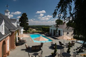 Outdoor pool - Albemarle Estate at Trump Winery (Charlottesville)
