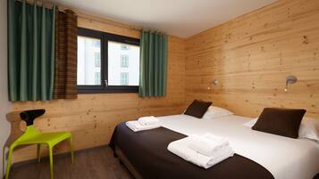 Apartment, 2 Bedrooms | Iron/ironing board, free cots/infant beds, free WiFi, bed sheets