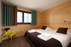 Apartment, 2 Bedrooms | Iron/ironing board, free cots/infant beds, free WiFi, bed sheets