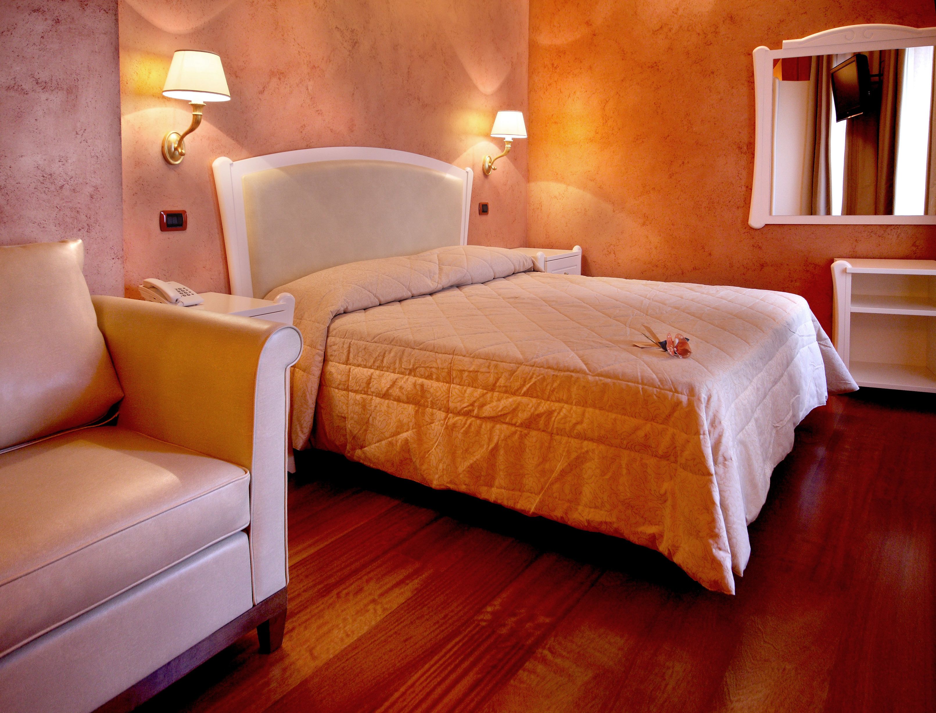 in-room safe, soundproofing, free wifi, bed sheets