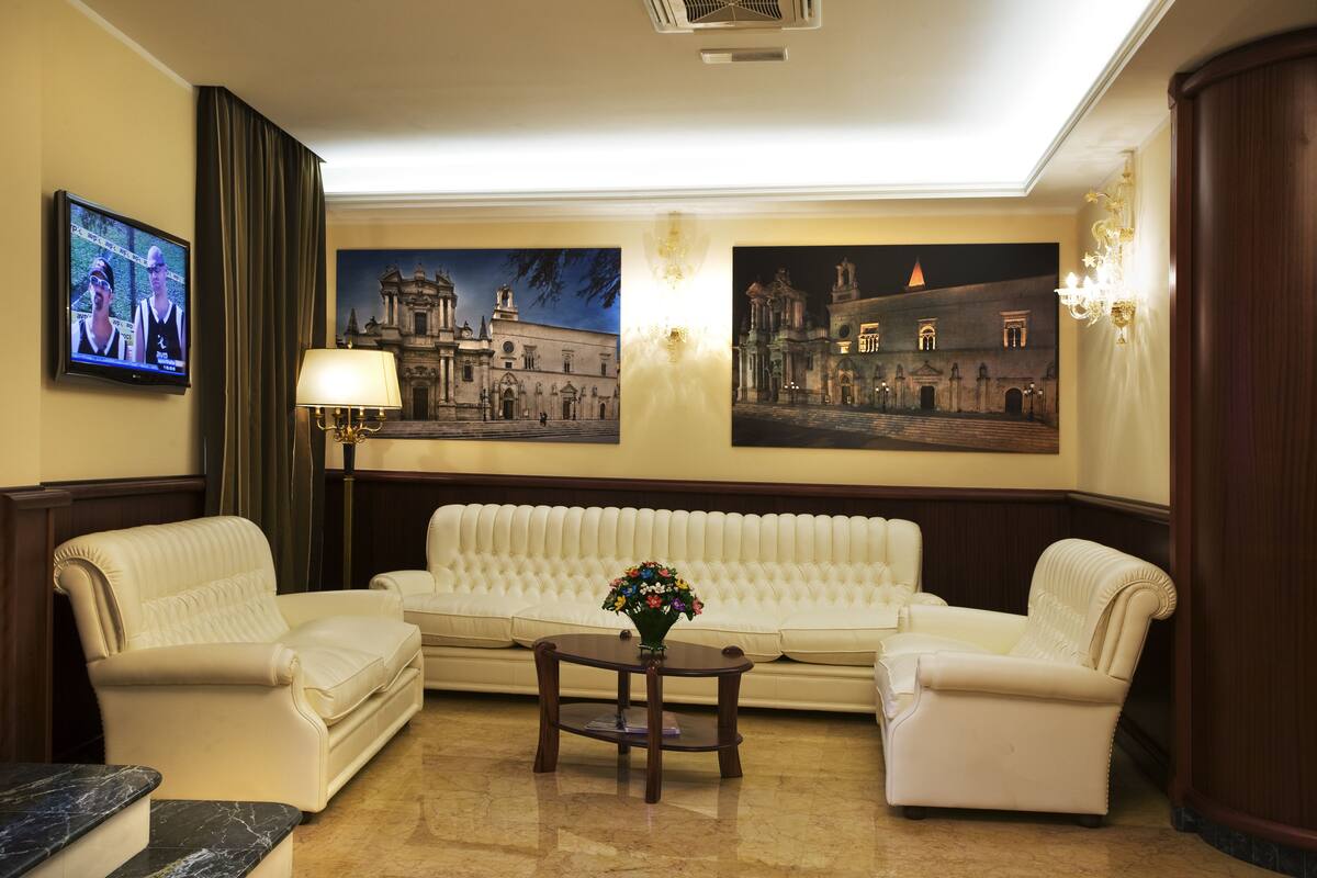 32-inch led tv with digital channels, tv