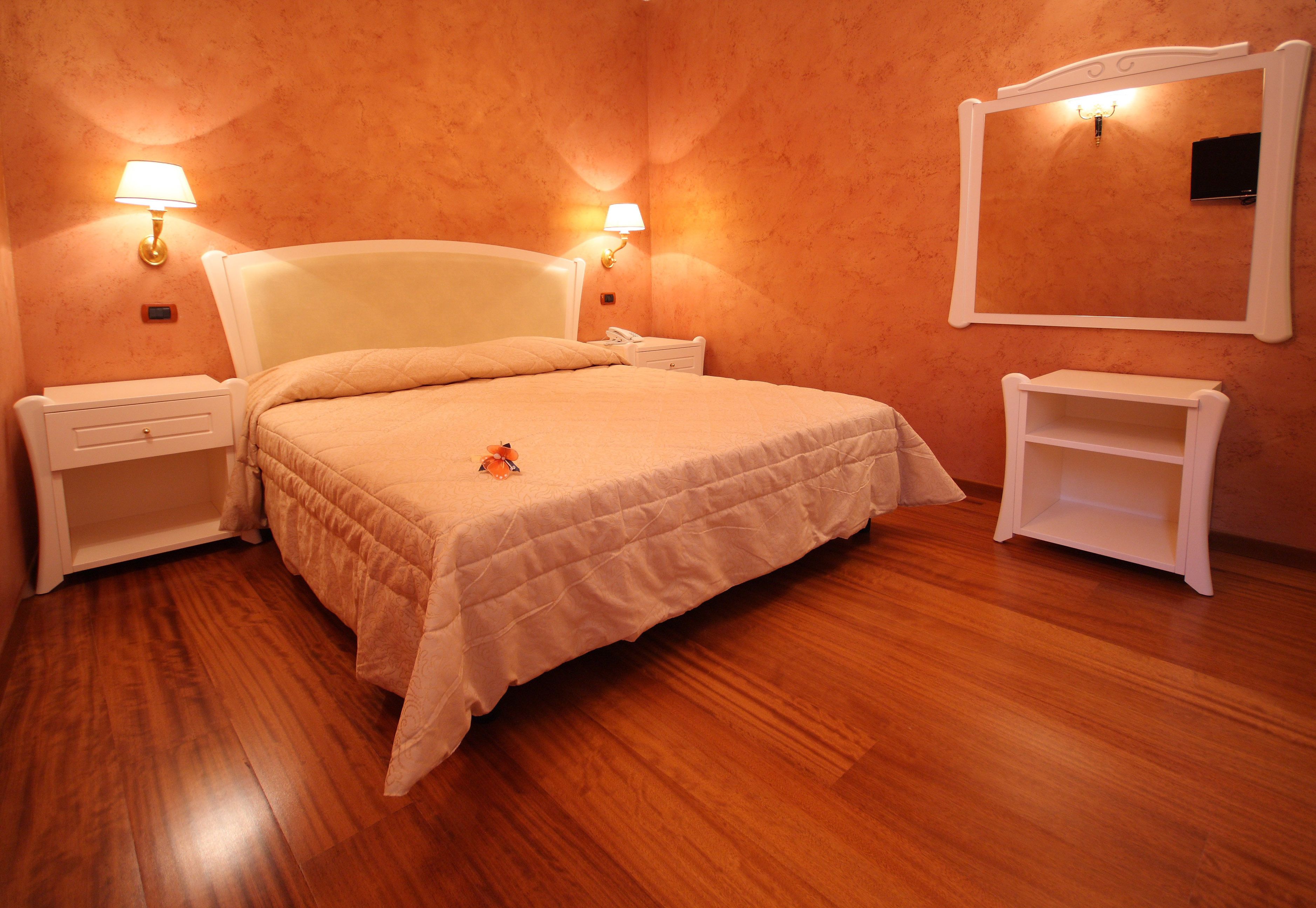 double room | in-room safe, soundproofing, free wifi, bed sheets