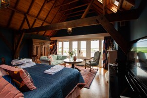 1 bedroom, minibar, individually decorated, individually furnished