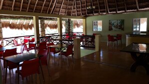 Dining - Bacalar Lagoon Resort (Pedro A. Santos)