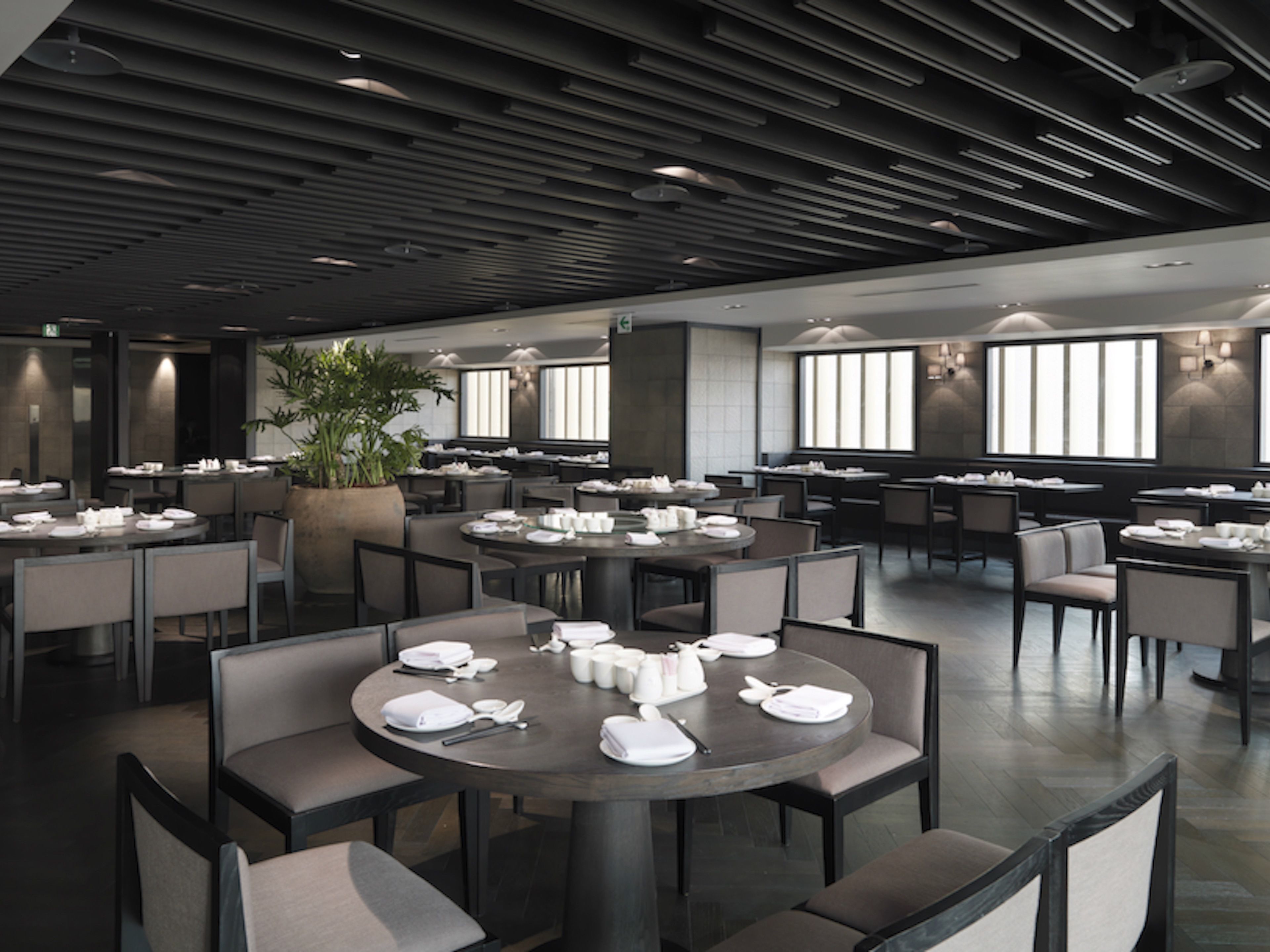 2 restaurants, breakfast, lunch, dinner served; dim sum